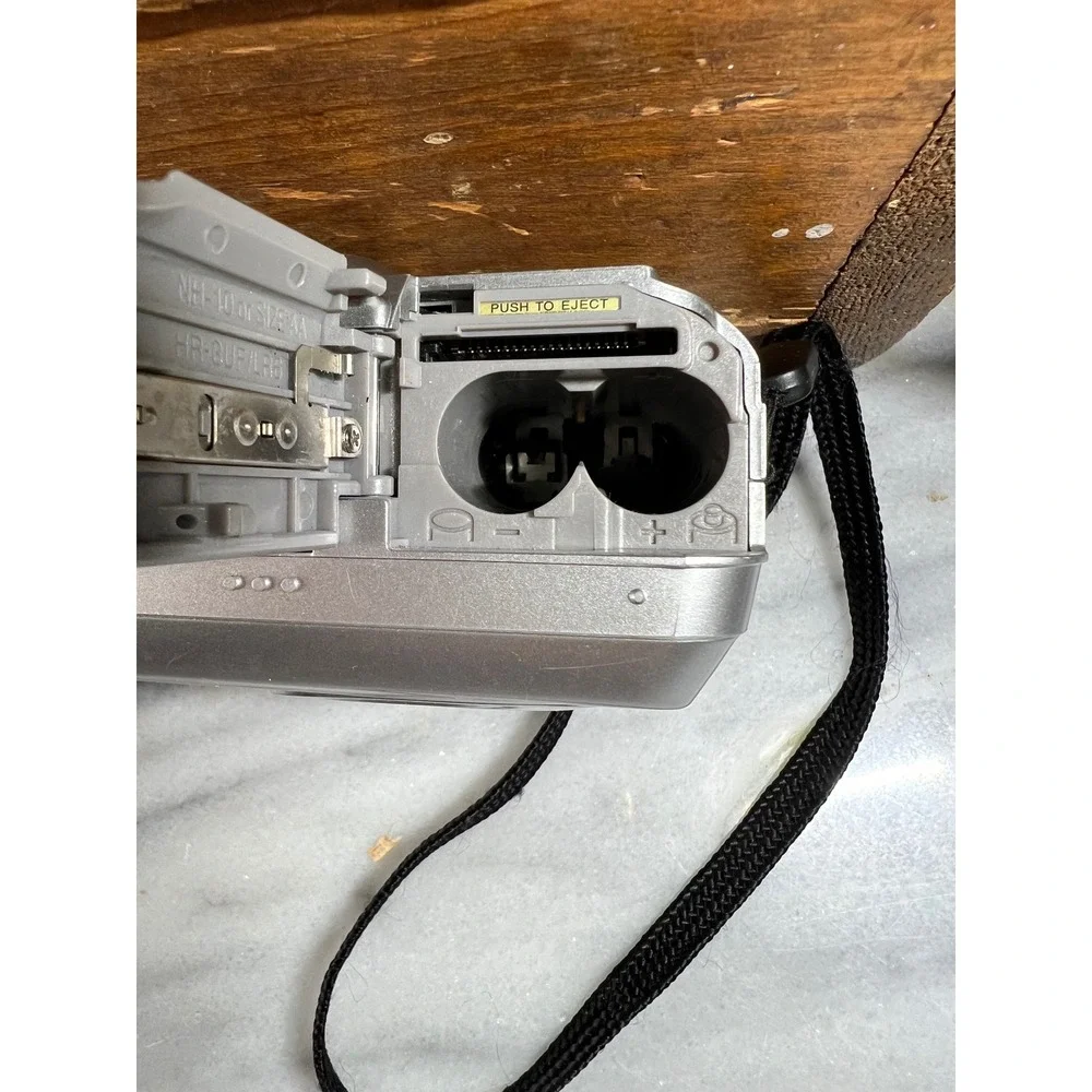 Fujifilm FinePix A210 Digital Camera 3.2 MP 3x Optical Zoom Silver TESTED WORKS